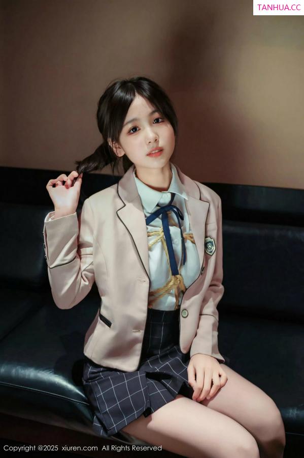   [XiuRen]高清写真图 2025.02.28 No.9949 奶芙乔乔 美腿黑丝第19张图片